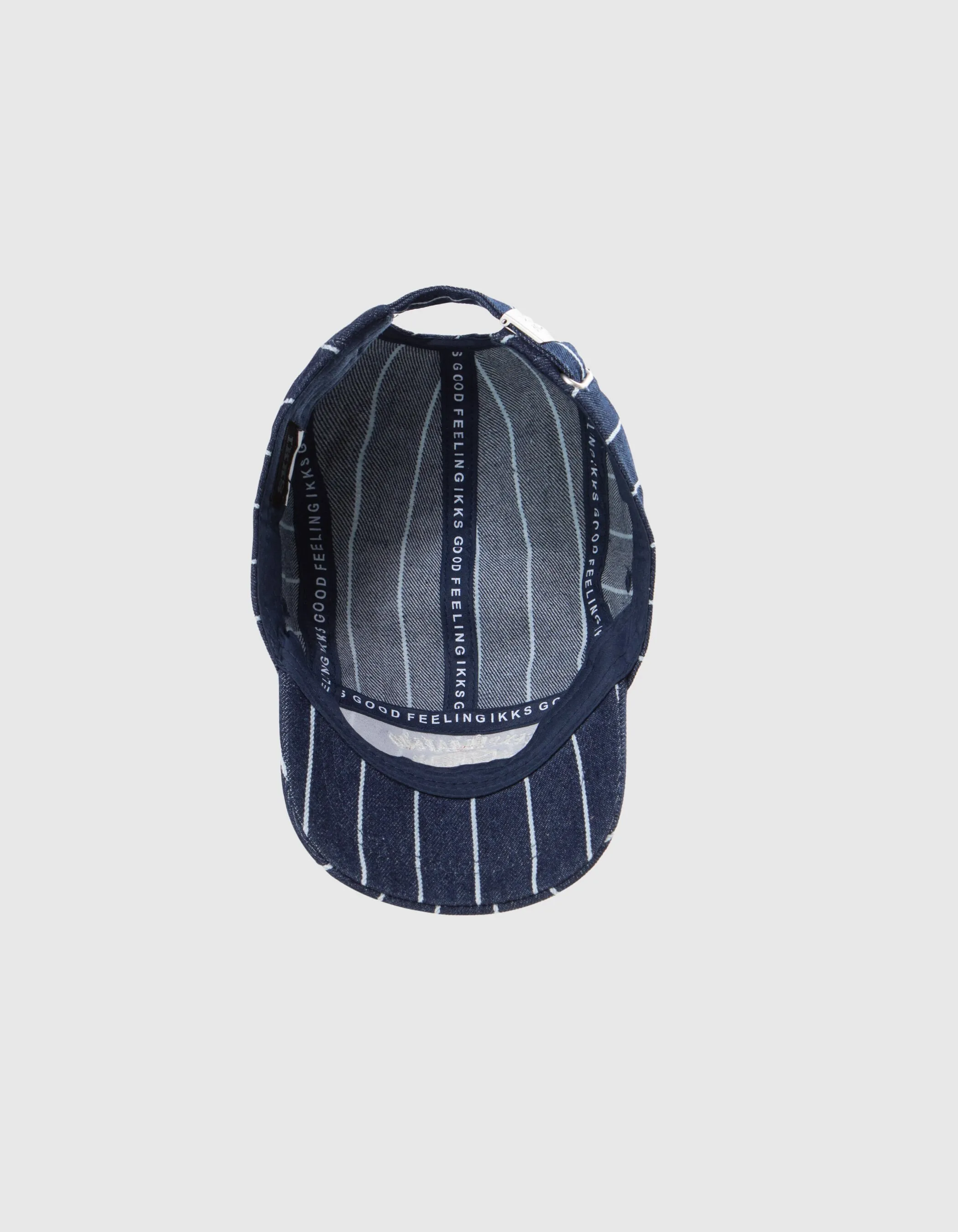 Casquette marine rayures blanches broderie garçon