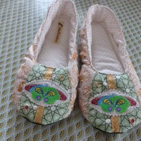 Chaussons femme  t38 tissu "papillon brodé"