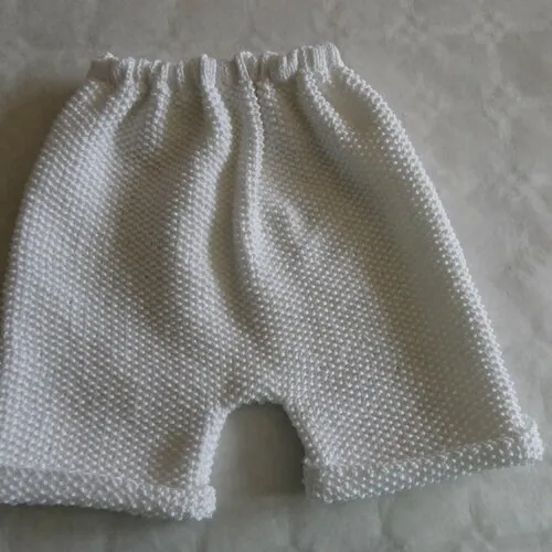 Débardeur avec son short et ses chaussons blanc