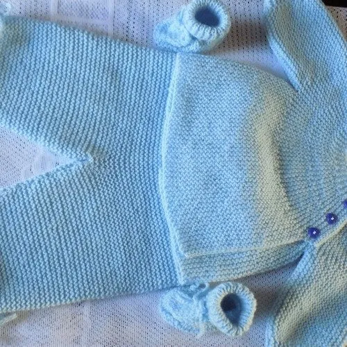 Ensemble layette,brassière,pantalon et chaussons,coloris bleu,t:0/3 mois.