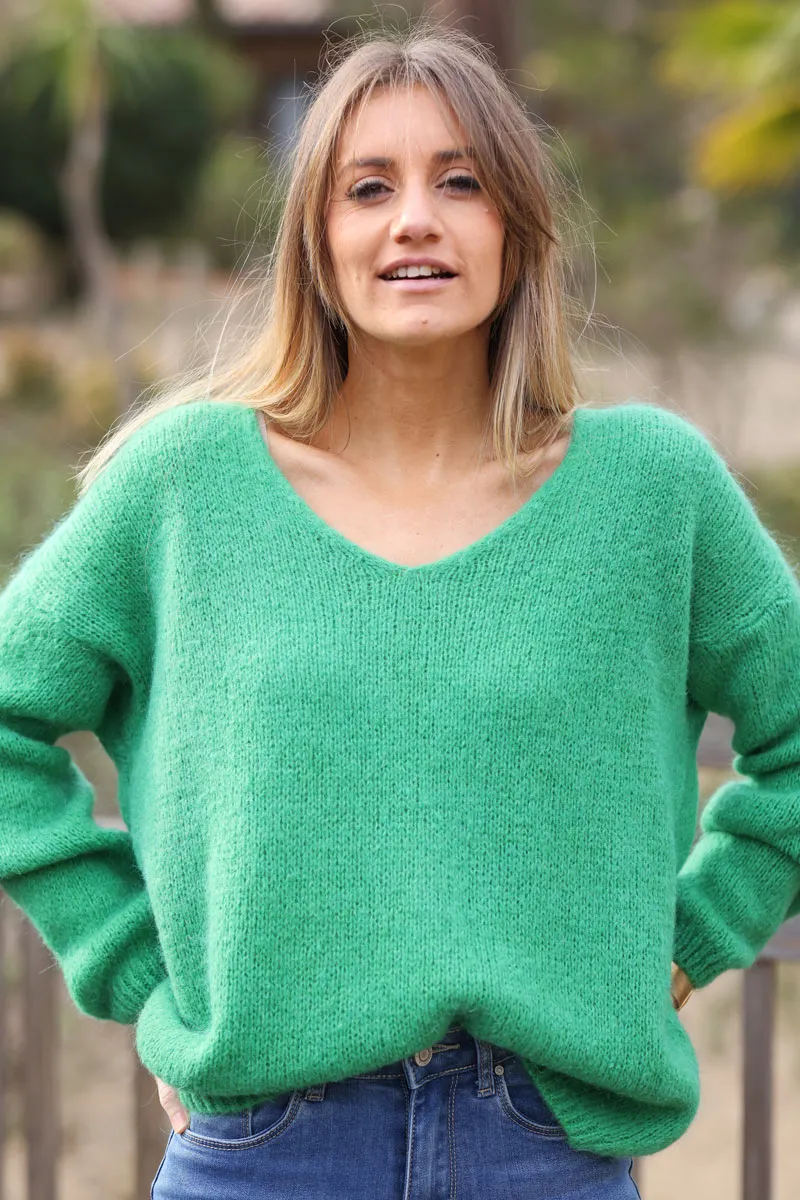 Pull basique vert en maille col v