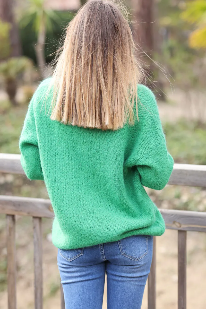 Pull basique vert en maille col v