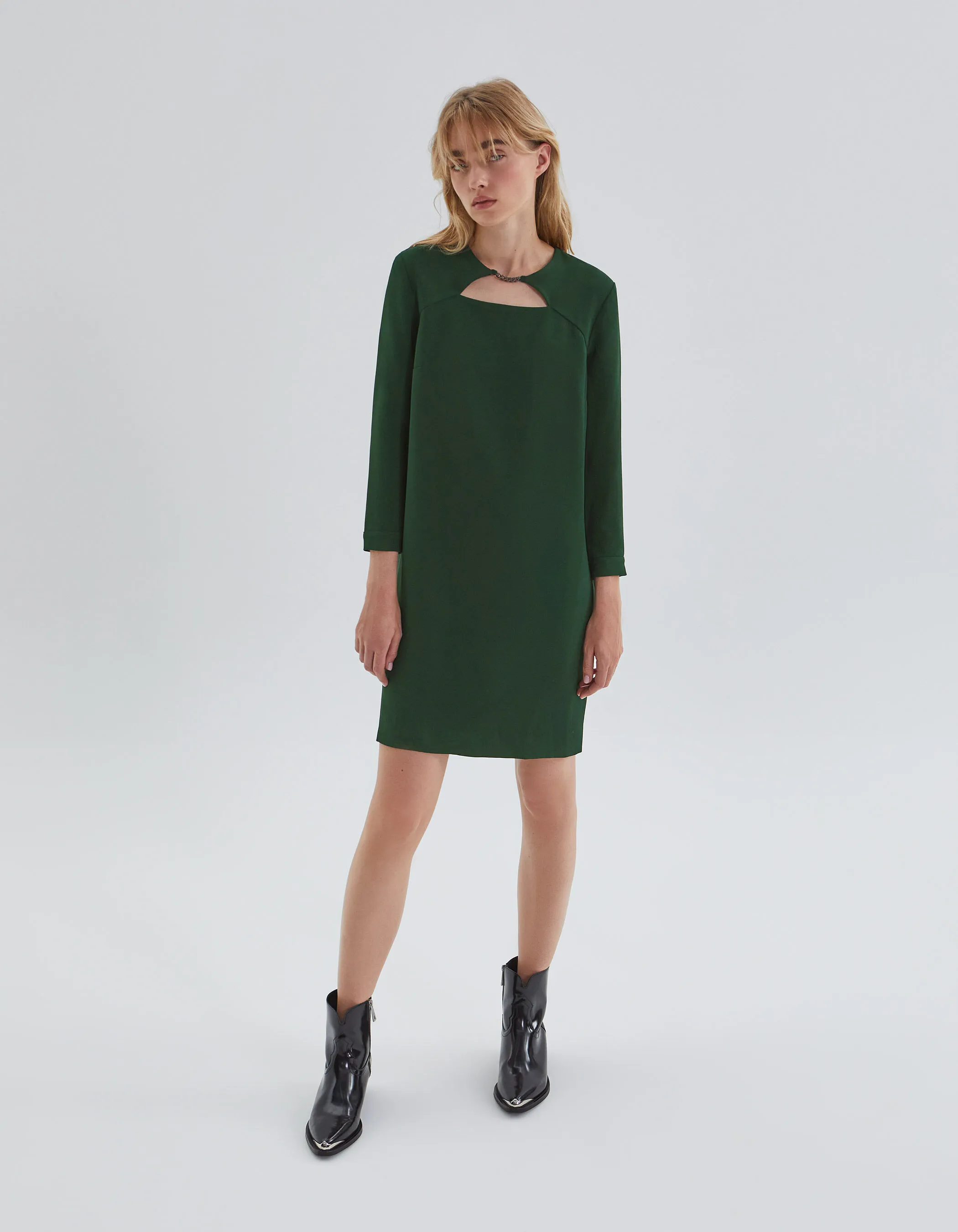 Robe verte avec gourmette métal devant Femme